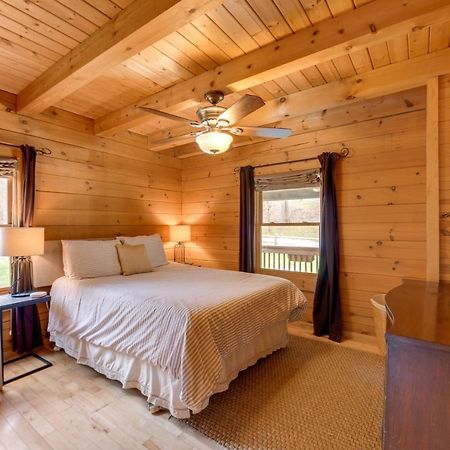 Вілла Creekside Bryson City Cabin With Private Hot Tub Екстер'єр фото