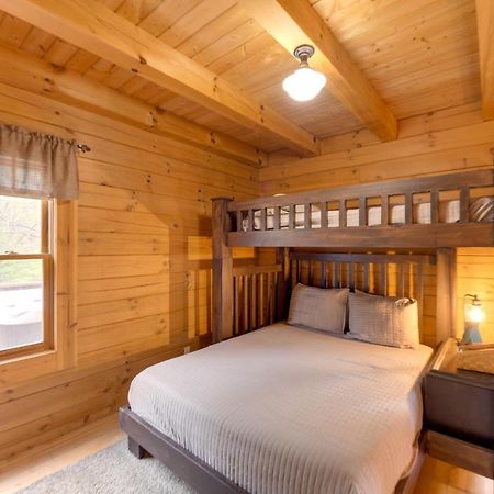 Вілла Creekside Bryson City Cabin With Private Hot Tub Екстер'єр фото