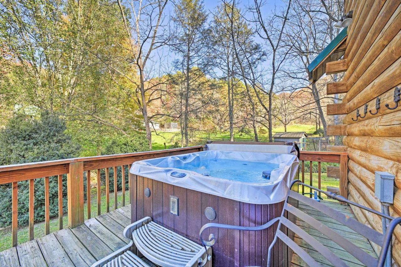 Вілла Creekside Bryson City Cabin With Private Hot Tub Екстер'єр фото