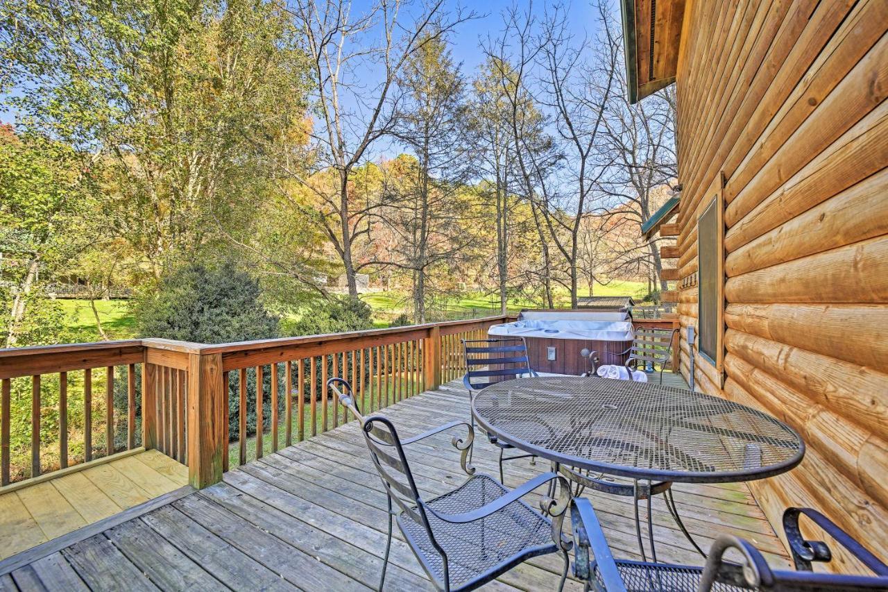 Creekside Bryson City Cabin With Private Hot Tub Екстер'єр фото