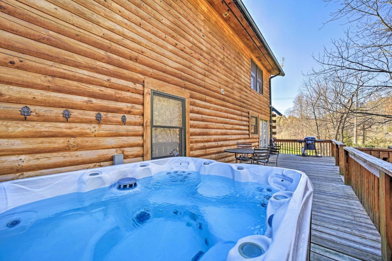 Вілла Creekside Bryson City Cabin With Private Hot Tub Екстер'єр фото