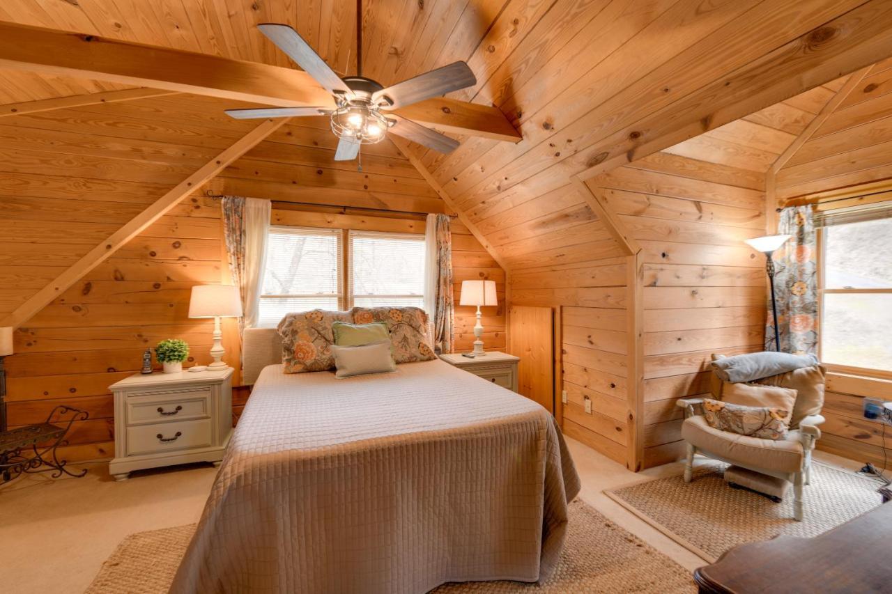 Creekside Bryson City Cabin With Private Hot Tub Екстер'єр фото