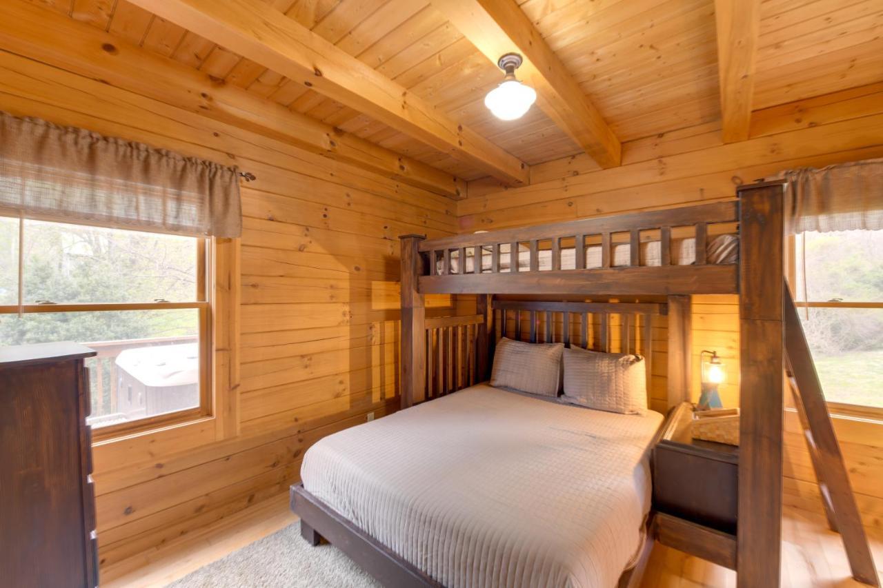 Creekside Bryson City Cabin With Private Hot Tub Екстер'єр фото